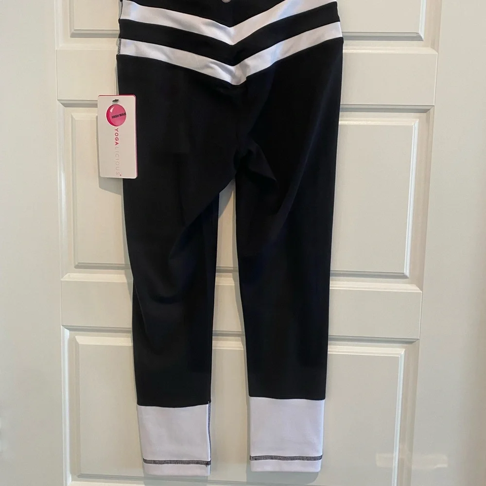 NWT -Yogalicious Women’s Leggings in Black and White- XS - Picture 4 of 5